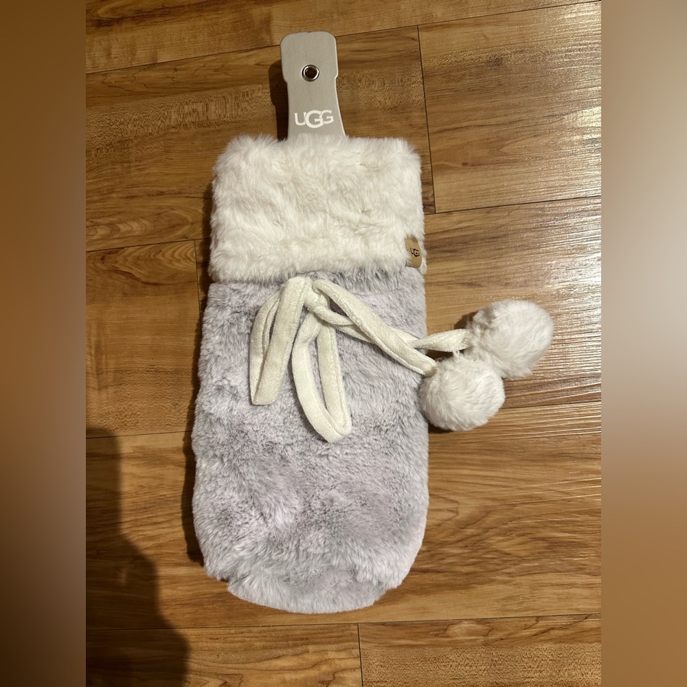 UGG wine bottle holder